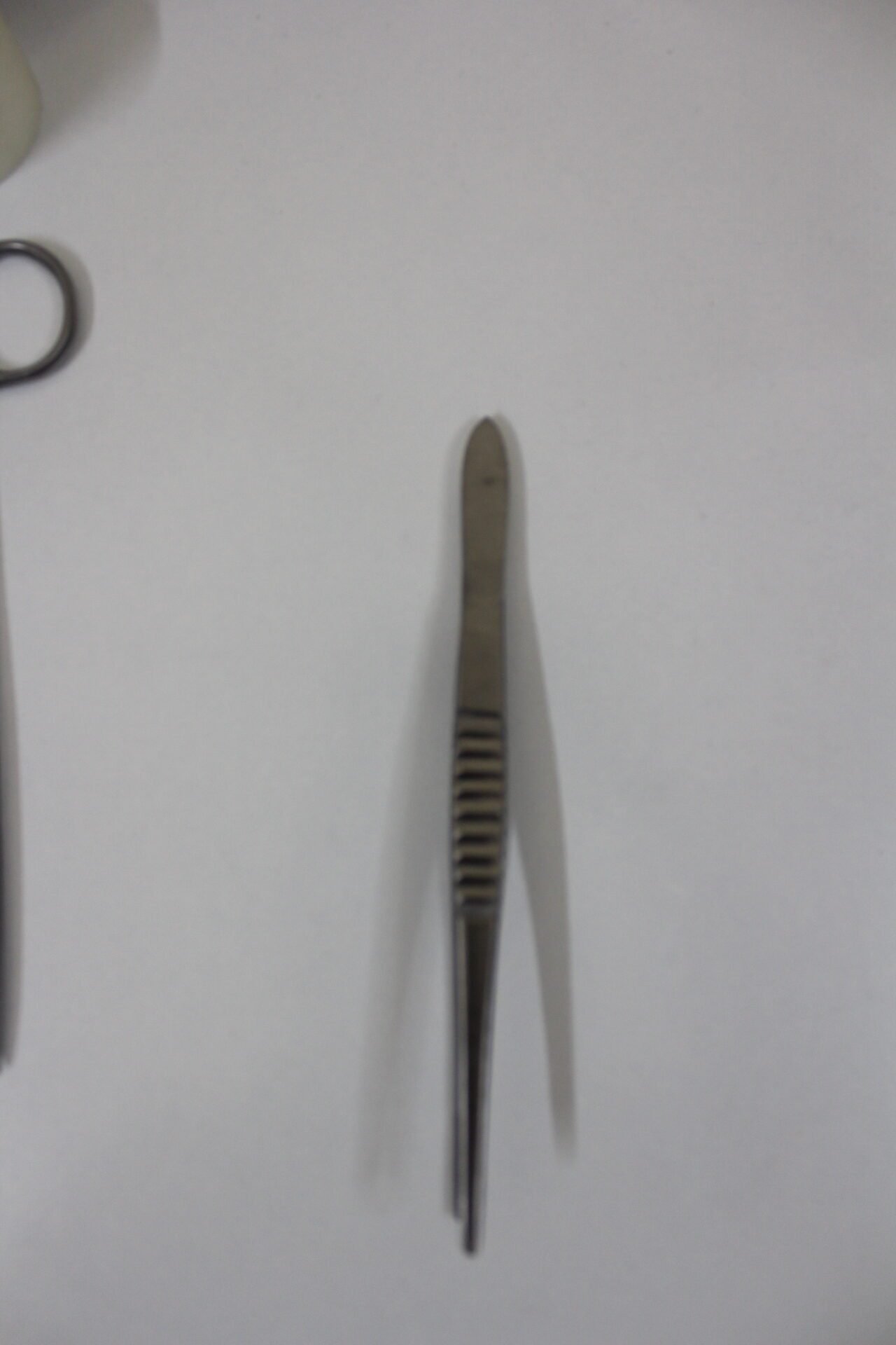 Surgical dissecting forceps stainless steel